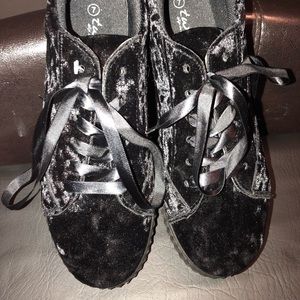 Black Velvet tennis shoes